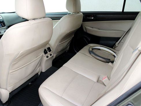 Used 2017 Subaru Outback 3.6R Limited image 17