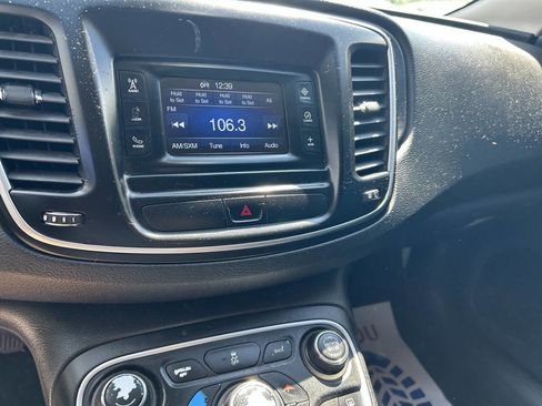 Used 2015 Chrysler 200 Limited w/ Convenience Group image 11