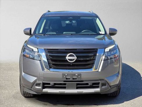 Used 2025 Nissan Pathfinder SL AWD/4WD image 8