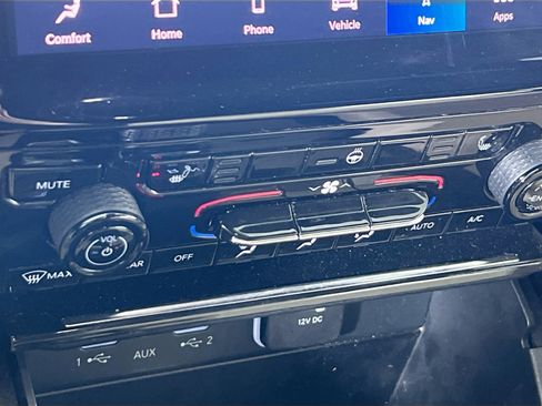 Used 2023 Jeep Grand Cherokee L Limited image 20