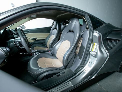 Used 2016 Ferrari 488 GTB image 35