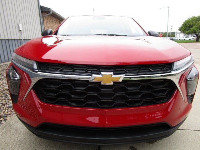 Used 2026 Chevrolet Trax LS FWD image 2