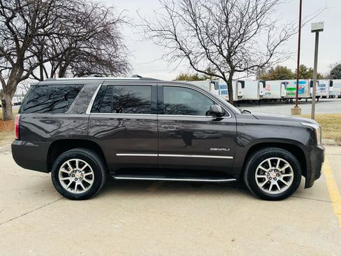 Used 2018 GMC Yukon Denali image 2