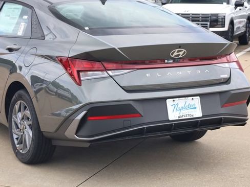 New 2026 Hyundai Elantra Hybrid FWD image 7