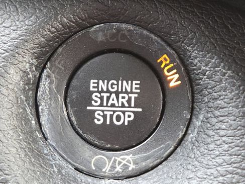 Used 2019 Jeep Cherokee Trailhawk w/ Cold Weather Group image 33