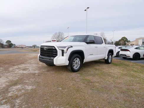 Used 2025 Toyota Tundra SR5 image 8