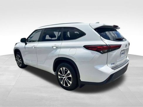 Used 2023 Toyota Highlander XLE FWD image 5