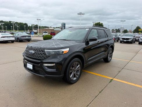 Used 2022 Ford Explorer XLT w/ Equipment Group 202A AWD/4WD image 7