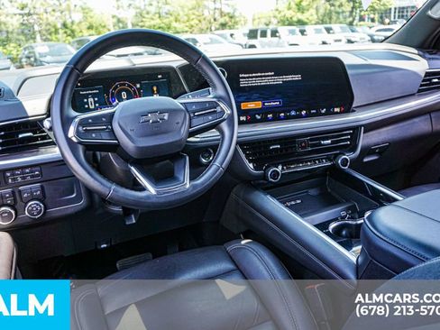 Used 2025 Chevrolet Suburban Z71 AWD/4WD image 29