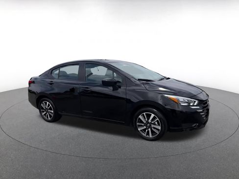 Used 2025 Nissan Versa SV FWD image 2