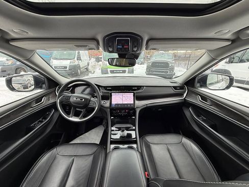 Used 2023 Jeep Grand Cherokee L Limited image 11