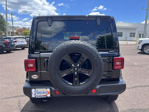 Used 2022 Jeep Wrangler Unlimited Sahara AWD/4WD image 6