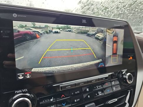 Used 2021 Toyota Highlander Platinum FWD image 30