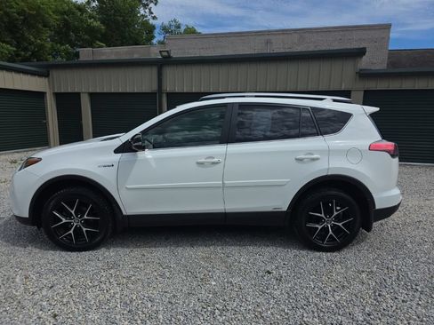 Used 2018 Toyota RAV4 SE w/ Protection Package AWD/4WD image 2