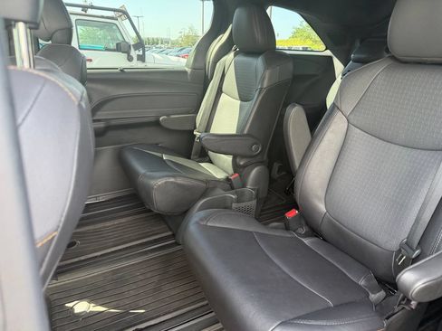 Used 2023 Toyota Sienna XLE Woodland Edition AWD/4WD image 10