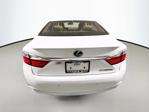 Used 2013 Lexus ES 300h image 6