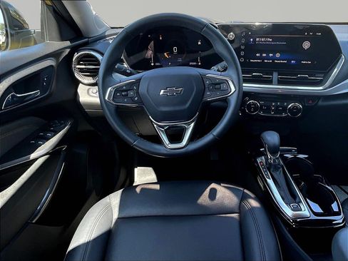 Used 2024 Chevrolet Trax ACTIV w/ Sunroof Package FWD image 8