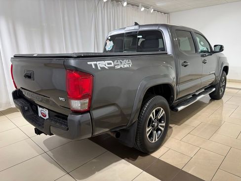 Used 2017 Toyota Tacoma TRD Sport w/ Tow Package (A/T) AWD/4WD image 5