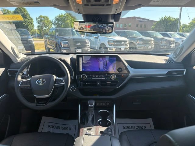Used 2024 Toyota Highlander Platinum AWD/4WD image 14