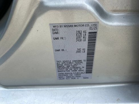 Used 2025 Nissan Altima 2.5 SV FWD image 10