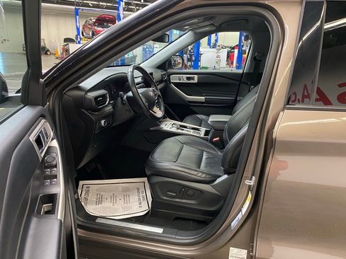 Used 2021 Ford Explorer Limited w/ Equipment Group 301A image 22