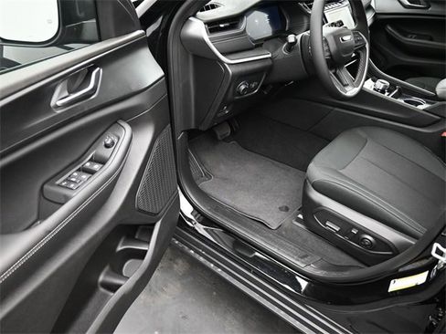 New 2025 Jeep Grand Cherokee Laredo X image 13