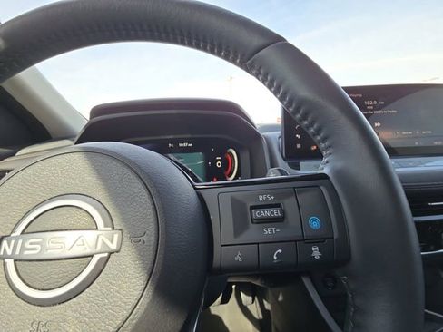 Used 2024 Nissan Rogue SL w/ SL Premium Package FWD image 12