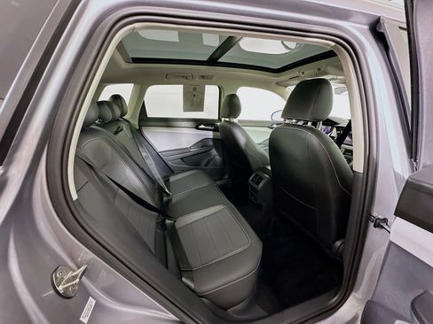 Used 2023 Volkswagen Taos SE w/ Panoramic Sunroof Package image 30