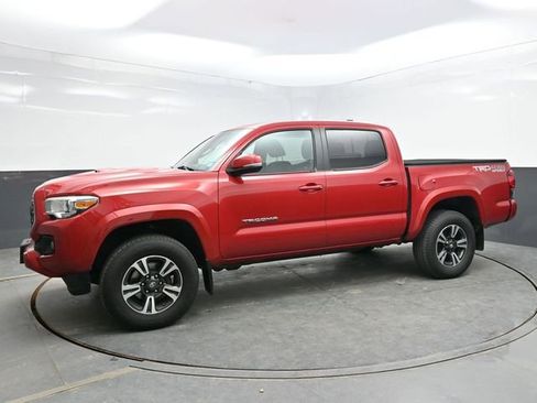 Used 2018 Toyota Tacoma TRD Sport w/ Technology Package image 3