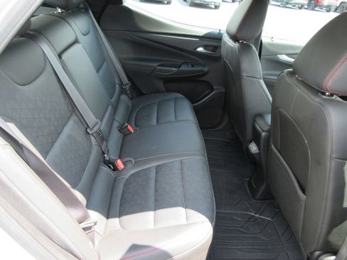 Certified 2023 Chevrolet Bolt EUV LT w/ Convenience Package FWD image 16