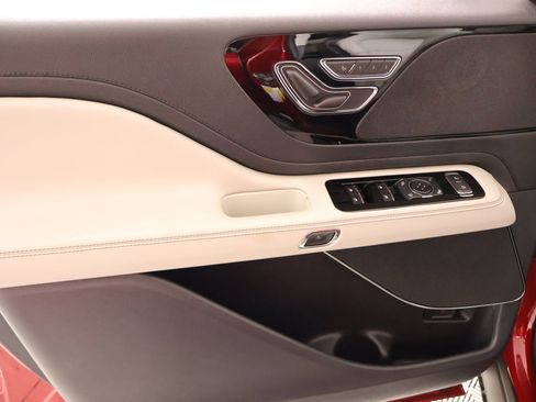 New 2026 Lincoln Aviator AWD image 17