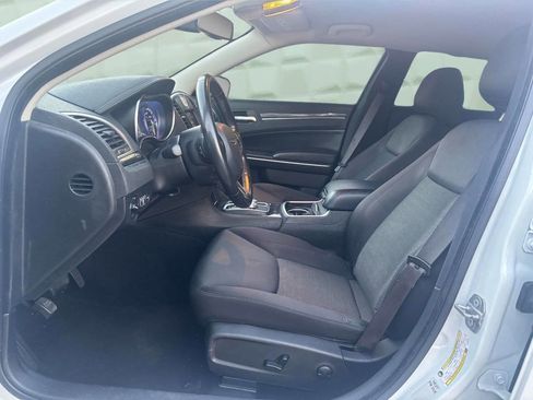 Used 2022 Chrysler 300 Touring w/ Sport Appearance Package image 10