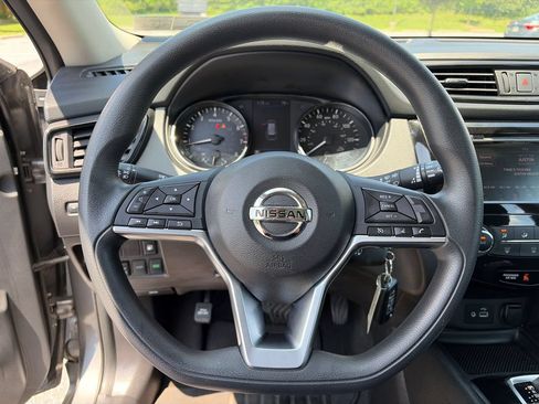 Used 2018 Nissan Rogue S AWD/4WD image 19