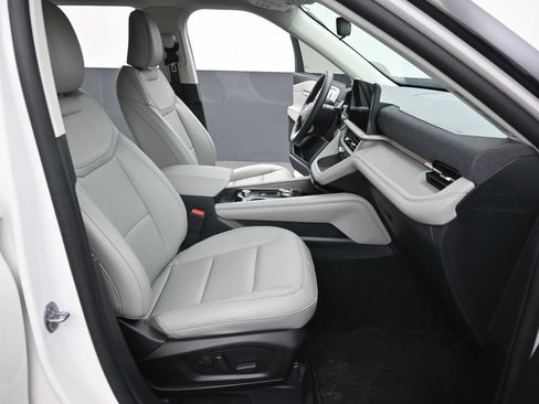 Used 2025 Ford Explorer Active w/ Active Comfort Package image 10