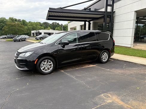 Used 2024 Chrysler Voyager LX FWD image 1