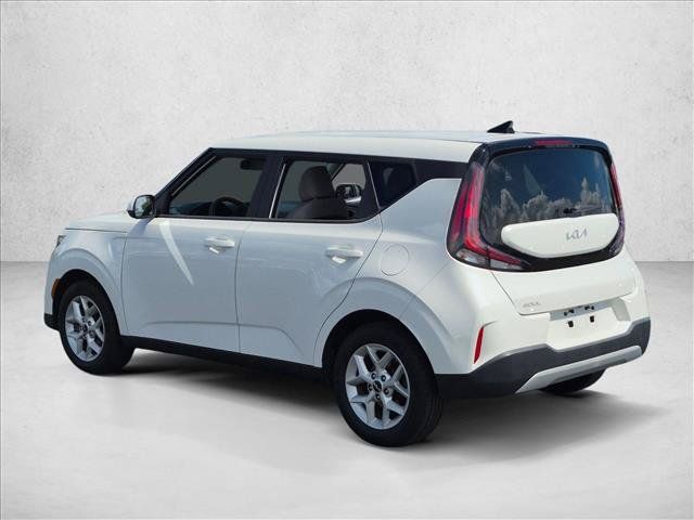 Used 2023 Kia Soul LX w/ LX Technology Package FWD image 7