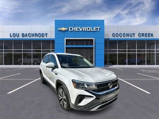 Used 2024 Volkswagen Taos SE video 1