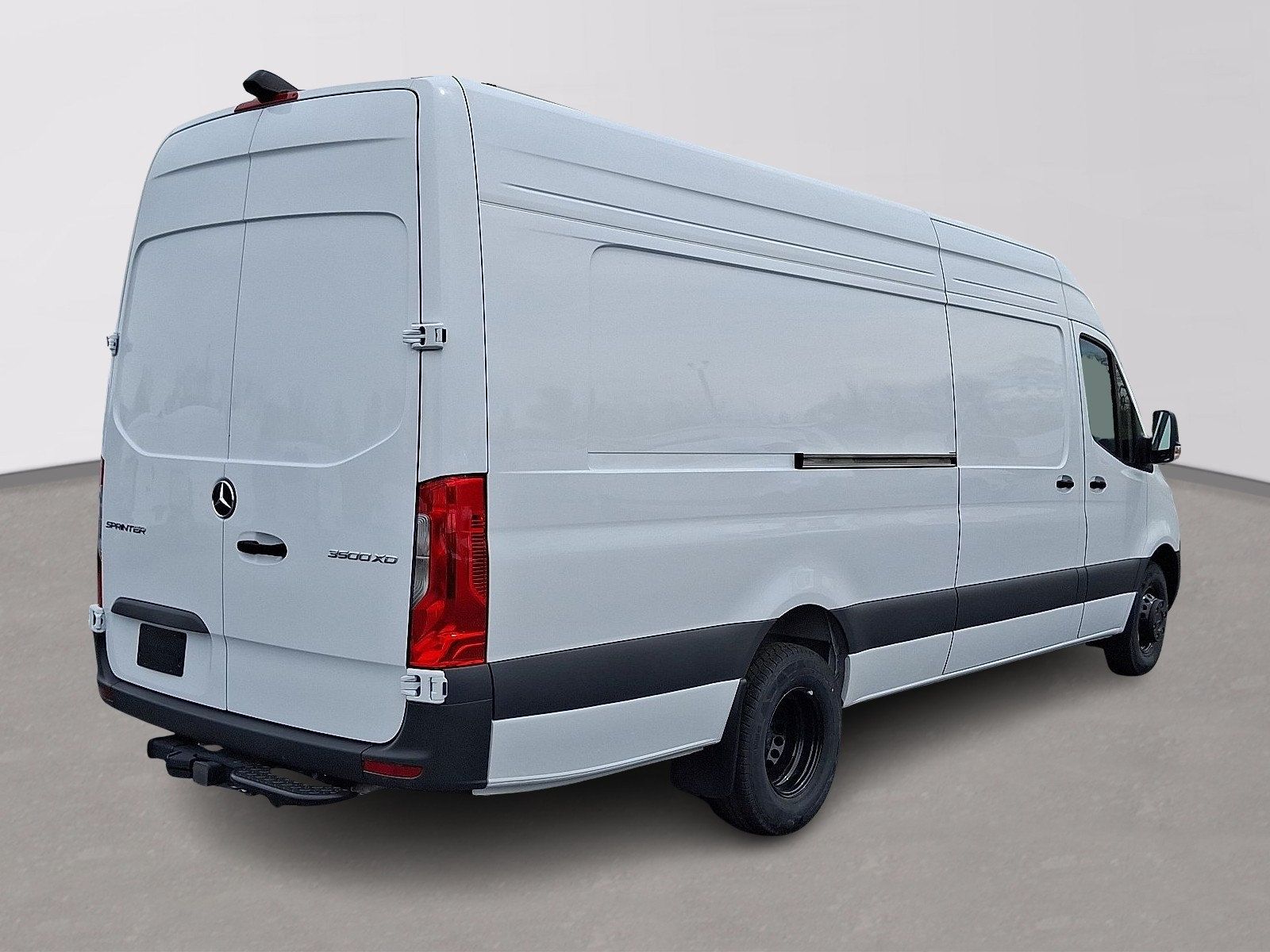 Used 2024 Mercedes-Benz Sprinter 3500 image 4