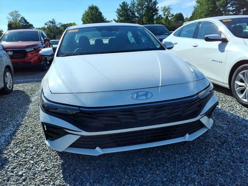 Used 2024 Hyundai Elantra SEL FWD image 9