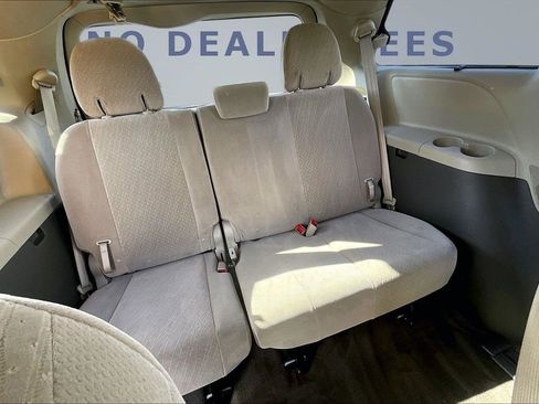 Used 2017 Toyota Sienna LE image 26