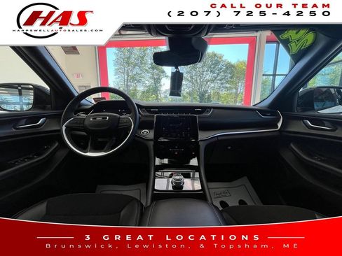 Used 2024 Jeep Grand Cherokee Altitude AWD/4WD image 14