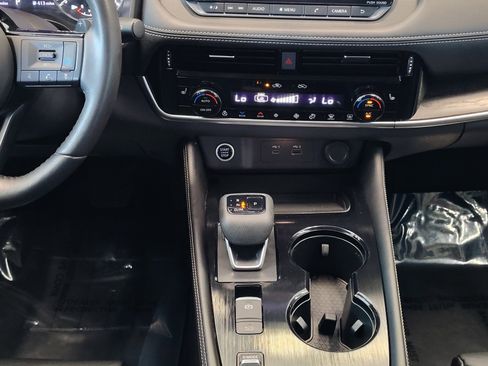 Used 2021 Nissan Rogue SL FWD image 23