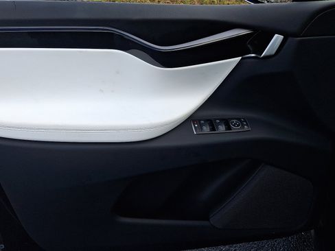 Used 2020 Tesla Model X Long Range image 12