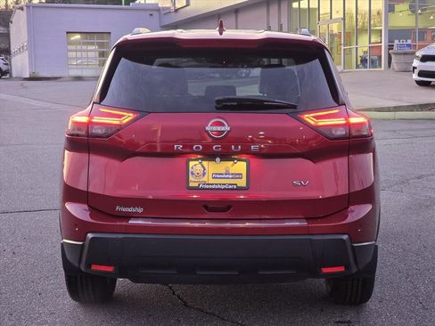 Used 2024 Nissan Rogue SV w/ SV Premium Package image 25