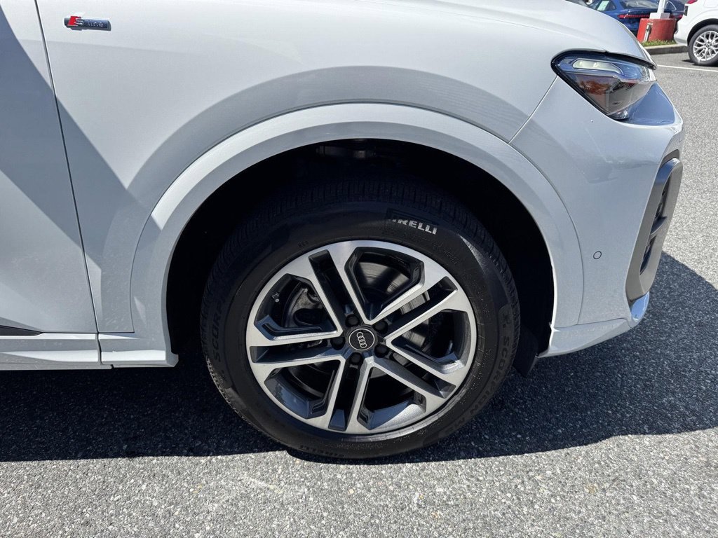 Certified 2025 Audi Q5 Premium Plus w/ Premium Plus AWD/4WD image 11