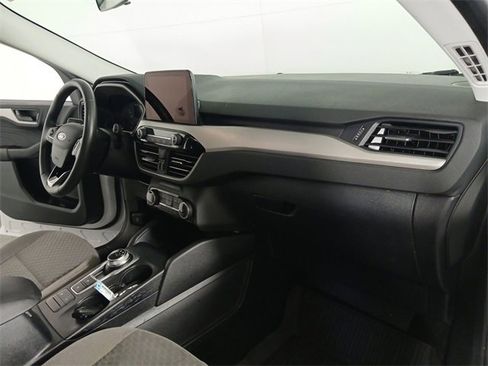 Used 2022 Ford Escape SE w/ SE Sport Appearance Package image 19