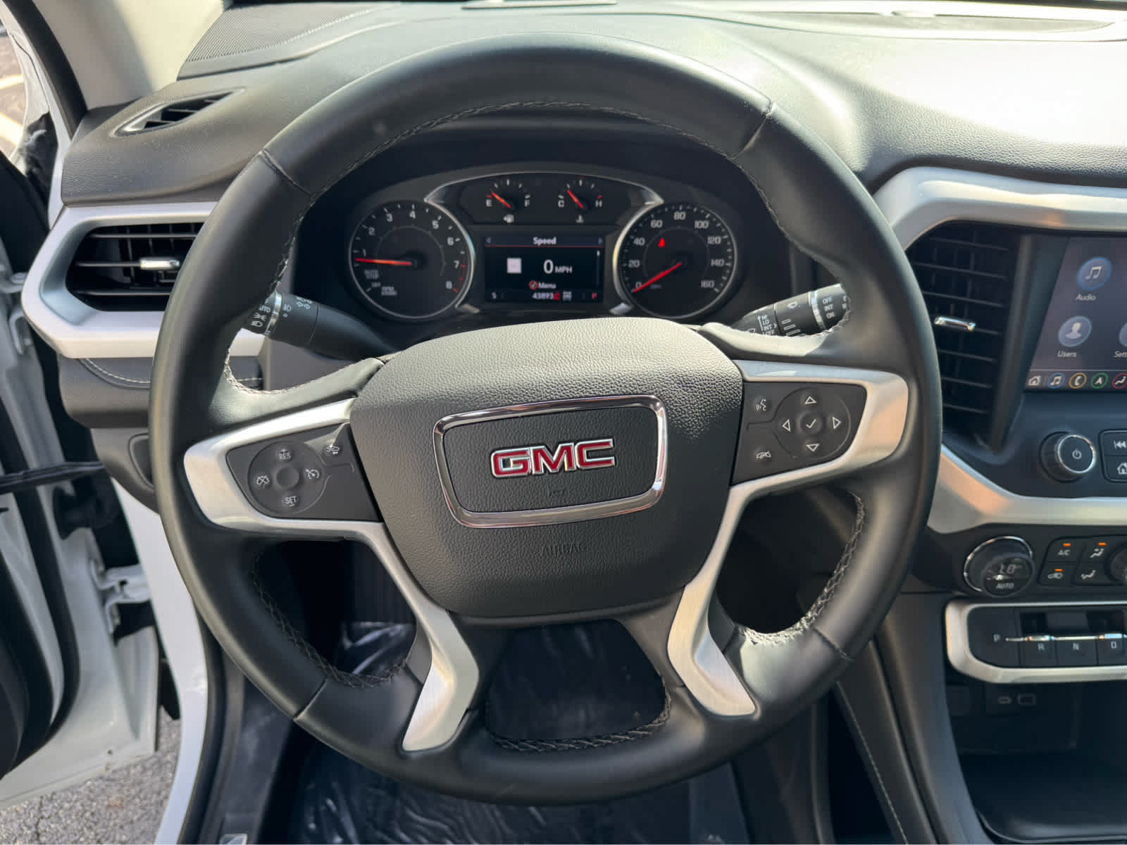 Used 2023 GMC Acadia SLT AWD/4WD image 15