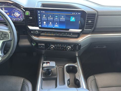 Used 2024 Chevrolet Silverado 1500 LT Trail Boss w/ Convenience Package II AWD/4WD image 9