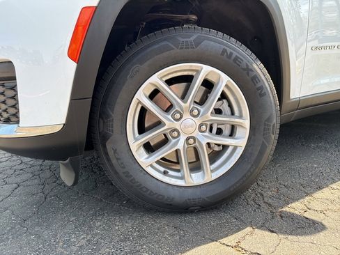 Used 2022 Jeep Grand Cherokee L Laredo w/ Luxury Tech Group I image 2