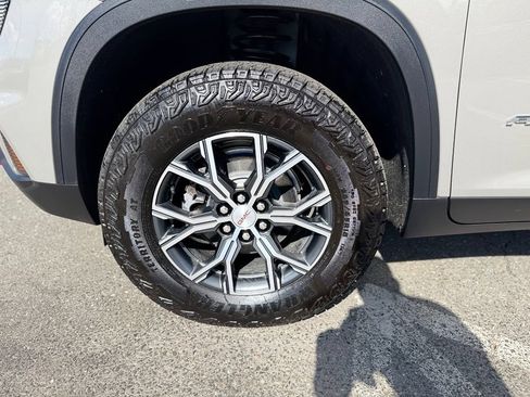 Used 2026 GMC Acadia AT4 w/ Luxury Package AWD/4WD image 3